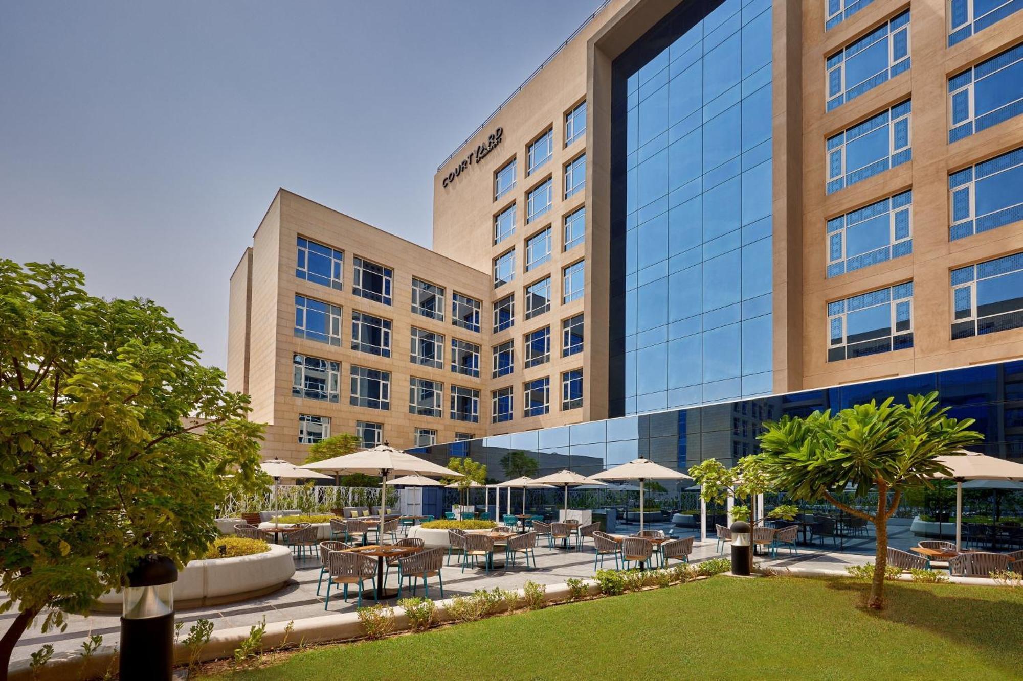 Отель Courtyard By Marriott Jubail Экстерьер фото