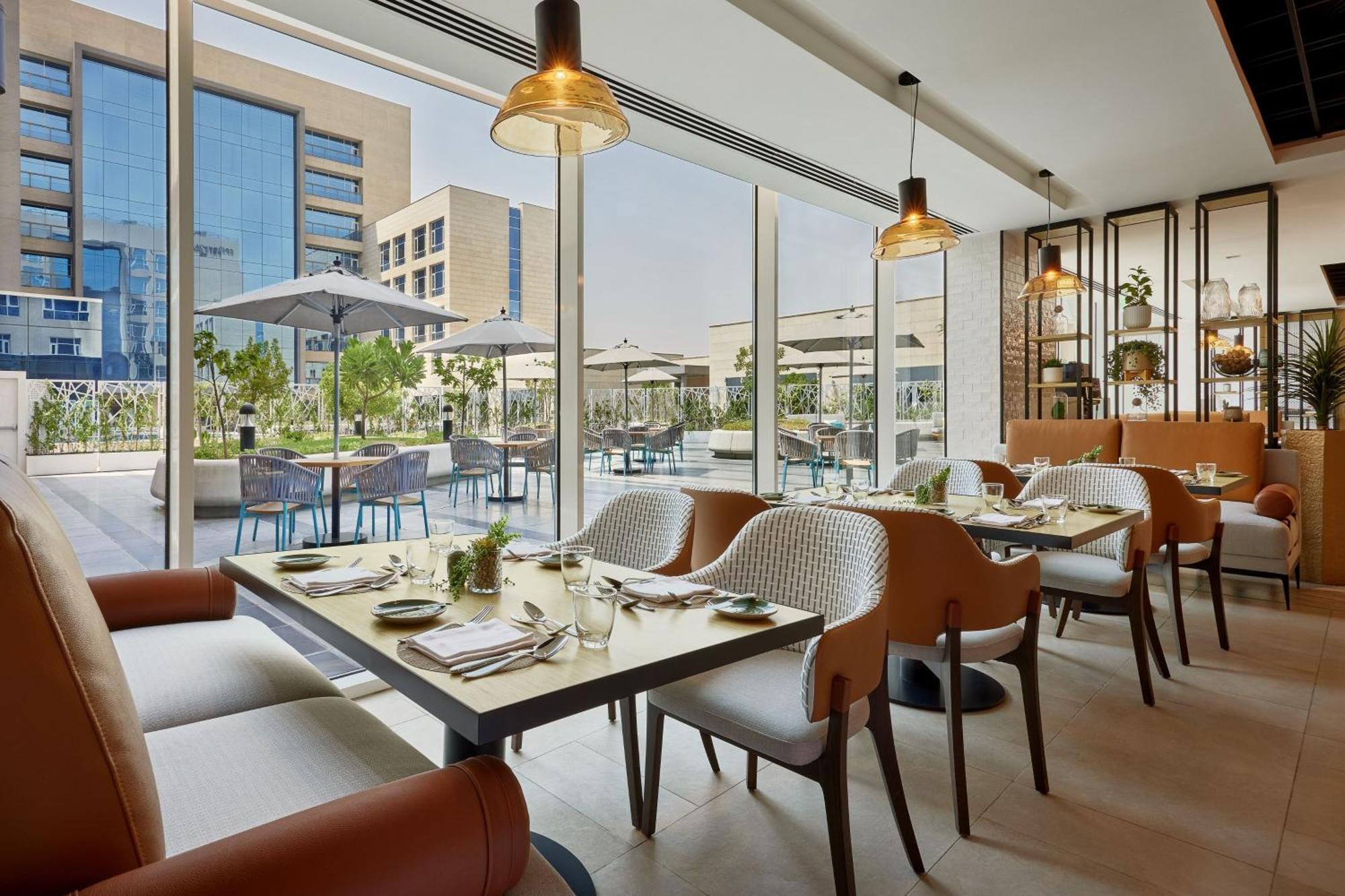 Отель Courtyard By Marriott Jubail Экстерьер фото